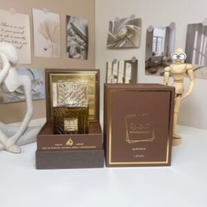 💹70✍️专柜版本
拉塔法香氛卡姆拉100ml
Lattafa Perfumes Khamrah,2022
品牌:拉塔法香氛
属性:中性香
香调:辛辣芳香调
前调:肉桂肉豆蔻香柠檬
中调:大枣果仁糖晚香玉马厚尼奥
后调:香草零陵香豆安息香脂没药琥珀木
亚基戛纳木