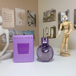 💹50✍️专柜版本
宝格丽新款紫水晶女士100ml花舞轻盈Bvlgari Omnia Amethyste
香调:木质花香调
前调:绿叶葡萄柚
中调:鸢尾花玫瑰
后调:天芥菜木质香
属性:女香