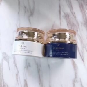 💹38✍️专柜版本
实拍CPB肌肤之钥日霜50ml 晚霜50ml