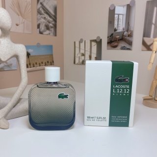 💹45✍️专柜版本,
鳄鱼纯白之水绿色加强版100ml
Lacoste L.12.12.Blanc Eau Intense,2023
品牌:鳄鱼
属性:男香
香调:辛辣木质调
前调:橘子姜黄
中调:小豆蔻薰衣草快乐鼠尾草
后调:皮革檀香木香根草