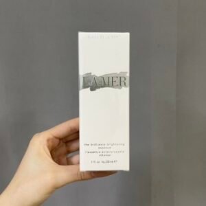 💹32 ✍专柜版本
海蓝之谜焕白璀璨精华液30ml🔜实拍📷现货❗️美白紧颜淡斑精华!白成面膜纸的终极神器,蕴含活性精萃和独有的海洋酵素,穿透肌肤,为肌肤注入焕新能量。黑斑和肤色不均减少,肌肤恢复清透光彩。细纹和皱纹减少,提拉并紧实肌肤。提亮效果比小灯泡还吓人!感觉整个皮肤在发光👍不闷闭口不致痘!