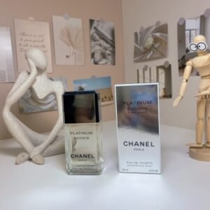 💹45✍️专柜版本
香奈儿白金男士100ml
Chanel Egoiste Platinum,1993
品牌：香奈儿
调香师：Jacques Polge
属性：男香
香调：花香木质调
前调：薰衣草迷迭香橙花油苦橙叶
中调：天竺葵快乐鼠尾草白松香茉莉
后调：橡木苔香根草雪松檀香木琥珀