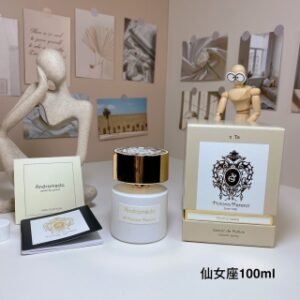 💹75✍️专柜版本
蒂齐纳·泰伦斯月相系列-仙女座100ml
Tiziana Terenzi Andromeda,2015
调香师:Paolo Terenzi
属性:中性香
香调:花香东方调
前调:依兰茉莉香柠檬青草
中调:桃子梨花百合天芥菜紫罗兰叶玫瑰
后调:开司米木黑檀琥珀零陵香豆香草
椰子糖