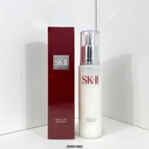 💹50✍️专柜版本
SK骨胶乳液100ml/🔜4194211800，SK骨胶原修护乳液100ml，SKII的“牛奶乳”气味很清淡宜人，质地很清爽，但又不会干，用一段时间皮肤会变得很饱满滑嫩，配合sk2神仙水效果更显著!!!