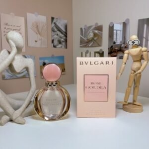 💹60✍️专柜版本
宝格丽玫瑰金漾ROSE GOLDEA 黄金女神香水90ml 
香调：花香调
前味：石榴、玫瑰、麝香
中味：大马士革玫瑰精华、大花茉莉精华
后味：麝香、檀香木乳香、熏香脂