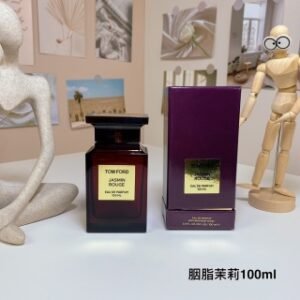 💹50✍️专柜版本
TOM FORD Jasmin Rouge汤姆福特茉莉胭脂香水100ML胭脂茉莉 Jasmin Rouge
香調：東方花香調
前調：生姜 小豆蔻 肉桂 香檸檬 橘子 胡椒
中調：茉莉 橙花油 依蘭 金雀花 快樂鼠尾草
後調：勞丹脂 琥珀 香草 皮革 木質香
屬性：女香