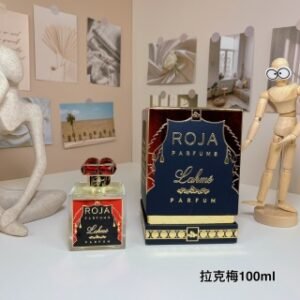 💹70✍️专柜版本
罗嘉德芬拉克梅100ml
Roja Dove Lakme,2019
品牌:罗嘉德芬
调香师:Roja Dove
属性:中性香
香调:花香东方调
前调:醛柑橘
中调:塔伊夫玫瑰玫瑰铃兰木兰桃子
后调:檀香木安息香脂鸢尾根开司米木
香草劳丹脂龙涎香莎草麝香粉红胡椒沉香(乌木)乳香