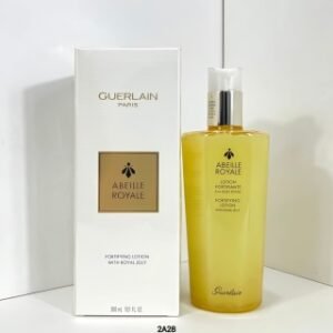 💹40✍️专柜版本
娇兰25X蜂皇水300ml🔜。新版娇兰25X帝皇蜂姿爽肤水 这款产品的定位都是精粹水,基础保湿的同时带有修复的效果!新版的滋润度更高,旧版透明液体,新版乳白色,流动性强。