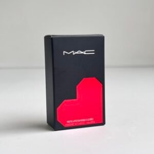 💹32✍️专柜版本
MAC最新官网款+膏体带品牌LOGO,管身LOGO印刷在中管,膏体对版对味✔️MAC新七夕口红两件套!内含:1.8g*2。色号:666#,683#。