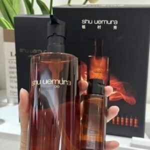 💹115✍️明通版本
植村秀琥珀卸妆油6+1套装/一拖六礼盒！内含：450ml+50ml×6。