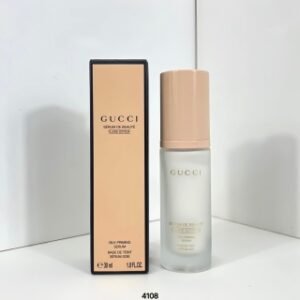 💹30✍️专柜版本
古驰水润光泽妆前乳30ml🔜GUCCI古驰丝润精华妆前乳30ml 保湿滋润焕肤平衡水油!古驰妆前乳30ml 又是一个粉粉嫩嫩派,质地不是很浓稠的乳状,上脸非常清爽润滑,抹开是透明无色的。这款妆前乳可以起到后续底妆服帖不卡粉的作用,滋润度很清爽,味道是淡淡的香味!!古驰丝润精华妆前乳30ml✔GUCCI古驰丝润精华妆前乳30ml 保湿滋润焕肤平衡水油