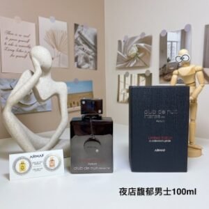 💹70✍️专柜版本
阿玛芙夜店狂欢馥郁男士限量版100ml
Armaf Club de Nuit Intense Man Limited Edition Parfum,2021
品牌:阿玛芙
属性:男香
前调:菠萝柠檬青柠香柠檬胡椒粉红胡椒
中调:茉莉玫瑰铃兰小苍兰
后调:降龙涎香醚麝香龙涎香皮革广藿香
雪松