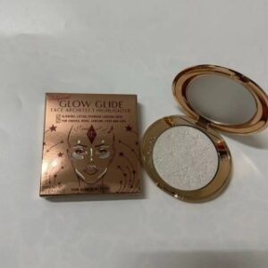 💹50✍️明通版本，英文版
ct星光筑颜高光英文版明通版7g！色号：pearlescent#，champagne glow#。
原厂包材，粉质纹路块块雅，细节全对版，味道对香，市面最高版本，非流通普货，正品质量直供，支持对比，明通市场认可版本✔️