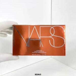 💹42✍️专柜版本
💥NARS眼影盘12色🔜9224UC编码!Nars新款春夏12色眼影盘✔NARS12色眼影afterglow# 这盘延续了之前的水波纹包装设计,整体是灿烂橘金色大地盘,以晚霞余晖为灵感融入春日的生机与活力,其中4格闪片色,4格哑光,4格珠光色哑光顺滑,珠光灵动,偏光梗是美翻天!无论是温婉日常还是俏皮特别的眼妆都能轻松打造,现货NARS2020春季限量12色眼影盘after glow金桔晚霞水波盘Nars新款春夏12色眼影盘💢