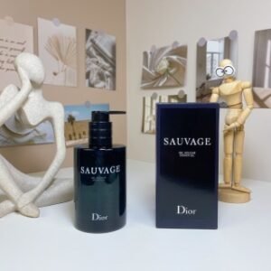 💹50✍️专柜版本
Dior迪奥SAUVAGE旷野男士香水沐浴液沐浴露250ML清爽保湿
沐浴露的味道跟旷野男士淡香水的味道一样的