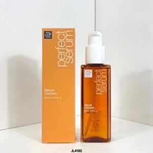 💹23✍️专柜版本
三代 爱茉莉护发精油80ml ) JL4192编码!纸盒装❗️最新版!对版对味,料体可点燃🔥。2024款!韩国爱茉莉发油80ml静电、头发干枯毛躁、打结只需几滴,用洗发水洗完头发之后,待头发半干不滴水,按出爱茉莉护发精油2-3滴在手上!用手抓一抓发梢即可💢头发毛糙爱打结的亲们,利用手指上的精油通一通头发,立马就通顺了!清爽完全不油腻。