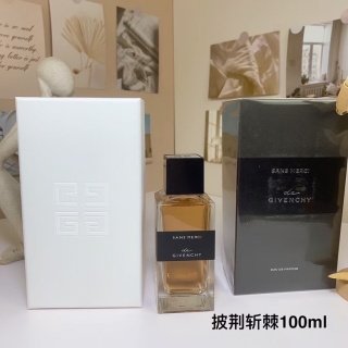 💹65✍️专柜版本
纪梵希高定香水100ml!味道:披荆斩棘,狂放旋律,华丽羽翼,清澈淋漓,模棱两可,惊心动魄!