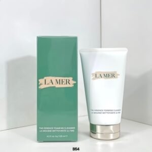 💹35✍️专柜版本
新版 海蓝之谜碧玺洗面奶125ml。🔜可配三标✔瓶口是开合盖子❗️无需拧了使用起来更方便😊Lamer全新碧玺洁面-清洁决定肌肤命运
全新海蓝之谜碧玺洁面！
新成分·新添加·新质地·新包装⚠️
最新版二代海蓝之谜洗面奶125ml👉以【清洁][卸妆]【滋养]为核心，打造三效合一全新洁面泡沫。