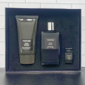 💹60✍️专柜版本
TF乌木沉香全身香氛三件套 身体乳150ml 沐浴露250ml 香水小样7.5ml 配礼袋+中文标 打12 件24