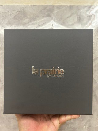 💹850✍️明通版本
原装瓶LP莱珀妮白鱼子酱水三件套,包含:白鱼子酱精华200ML+白充盈眼霜20ML+白充盈面霜60ML.配手提袋. 23批.品相好.原装瓶多多少少有瑕疵,介意勿下!