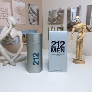 💹65✍️专柜版本
赫芮亚卡罗琳娜212银瓶男士100ml
Carolina Herrera 212 Men, 1999
1香调：花香木质调
前调：绿叶葡萄柚辛香料香柠檬薰衣草苦橙叶
中调：生姜紫罗兰栀子花鼠尾草
后调：麝香檀香木焚香愈创木香根草劳丹脂