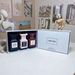 💹50✍️普通
TF汤姆福特白盒中样三件套30ml*3个，带喷头，内含：失落樱桃，红条法布勒斯，荆刺玫瑰