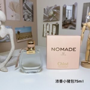 💹45✍️专柜版本
Chloe蔻依克洛伊寇依Nomade浓香小猪包恋旅流浪者女士香水EDP 75ml

香调:花香甘苔调
前调：黄香李香柠檬柠檬橙子
中调：小苍兰茉莉桃子玫瑰
后调：橡木苔琥珀木广藿香檀香木