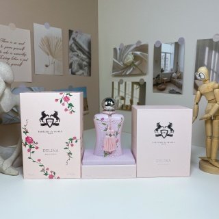 💹75✍️专柜版本
玛丽之香不止玫瑰(高尚)限量版100ml
Parfums de Marly Delina Limited Edition,2024
品牌:玛丽之香
调香师:Quentin Bisch
属性:女香
香调:花香调
前调:荔枝香柠檬大黄
中调:玫瑰香草牡丹
后调:麝香开司米酮香根草