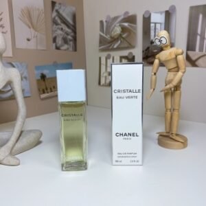 💹65✍️专柜版本
香奈儿水晶恋绿意淡香精100ml 长瓶
Chanel Cristalle Eau Verte Eau de Parfum,2023
品牌：香奈儿
属性：女香 
香调：绿叶花香调
绿叶柑橘木兰茉莉
