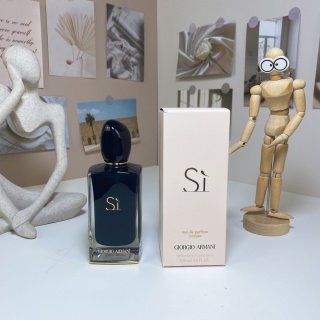 💹45✍️专柜版本
阿玛尼黑色挚爱浓香100ml
Giorgio Armani Si Intense,2014
品牌:阿玛尼
调香师:Julie Masse
属性:女香
香调:果香西普调
前调:黑加仑醋栗叶小苍兰橘子香柠檬
中调:玫瑰桂花橙花油艾蒿
后调:香草广藿香木质香降龙涎香醚