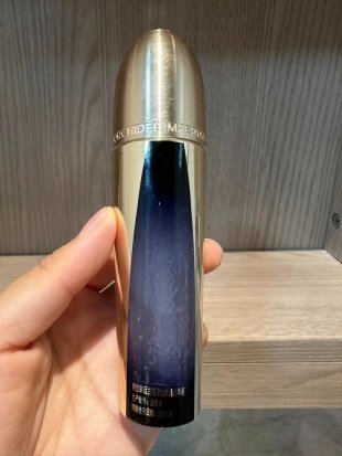 💹260✍️明通版本
原装瓶新版2代娇兰御廷兰花提拉微晶精华液30ml 超升瓶,无盒,品相好,原装瓶多多少少有点瑕疵,介意勿下!