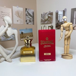 💹65✍️专柜版本
高缇耶香精丑闻男士精粹100ml
Jean Paul Gaultier Scandal Pour Homme Absolu, 2024
品牌:高缇耶
属性:男香
香调:木质调
前调:黄香李
中调:板栗
后调:檀香木