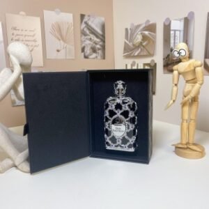 💹75✍️专柜版本
东方乌木藏红花80ml
Oud Saffron, 2021
品牌：东方
香调：辛辣木质调
前调：东方香料 香草
中调：藏红花 广藿香
后调：沉香(乌木) 愈创木 麝香
属性：中性香