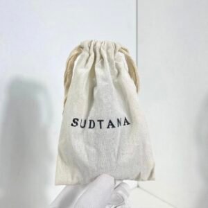 💹38✍️专柜版本
sudtana头皮精华30ml 布袋装❗️章小蕙sudtana头皮精华油30ML熬夜掉发烫染枯发干枯沙发发丝脆弱 一扯就断
头发毛躁半天都梳不顺反而会扯断很多头发
头皮长痘出油 容易掉发还有的妈生沙发
头发总看起来乱糟糟
头皮护理和发丝护理缺一不可选对产品和方法
护发就像喝水一样简单。