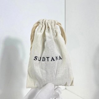 💹38✍️专柜版本
sudtana头皮精华30ml 布袋装❗️章小蕙sudtana头皮精华油30ML熬夜掉发烫染枯发干枯沙发发丝脆弱 一扯就断
头发毛躁半天都梳不顺反而会扯断很多头发
头皮长痘出油 容易掉发还有的妈生沙发
头发总看起来乱糟糟
头皮护理和发丝护理缺一不可选对产品和方法
护发就像喝水一样简单。