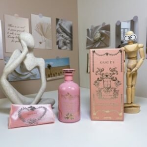 💹75✍️专柜版本
古驰炼金士花园-仙女颂100ml
Gucci A Chant for the Nymph, 2020
品牌：古驰
调香师：Alberto Morillas
属性：中性香
香调：花香东方调
前调：鸡蛋花
中调：依兰提亚蕾花
后调：香草