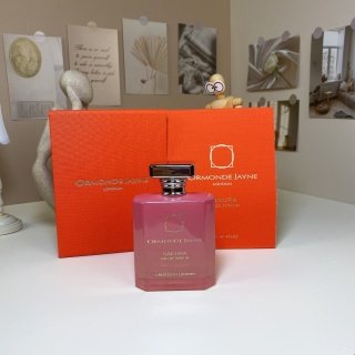 💹70✍️专柜版本
欧梦德杰尼樱花120ml
Ormonde Jayne Sakura, 2022
品牌:欧梦德·杰尼
属性:中性香
香调:花香调
前调:绿叶香柠檬青柠芫荽粉红胡椒橘子
中调:樱花仙客来小苍兰睡莲桂花紫罗兰玫瑰
后调:雪松檀香木麝香琥珀香草
零陵香豆