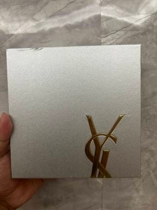 💹140✍️明通版本
新品YSL圣罗兰2024七夕限定金银对撞珍藏明星彩妆礼盒,明通版粉皮革气垫B10+金银条口红77/1966/314 三色可选,配礼袋!