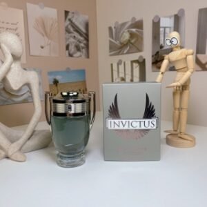 💹50✍️专柜版本
paco帕高战无不胜勇者/勇士银色奖杯男士香水 100ml
 ◆香調：木質香調   ◆前味：桂葉、葡萄柚   ◆中味：木質、琥珀   ◆後味：癒創木、龍涎香、廣藿香葉 ◆商品用途：保持身體芬芳。  ◆使用方法：外出或沐浴後，輕輕噴灑於手腕、頸部、耳後等脈搏附近。