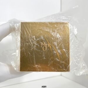 💹70✍️明通版本
毛戈平奢华鱼子面膜30g️🔜毛戈平鱼子酱面膜30g真的用一次就上瘾、厚敷!厚敷!尤其是脸颊t区,等变成半透明然后按摩打圈会~然后再清洁掉 皮肤真的巨巨嫩,那种透亮细腻都能反光的程度!