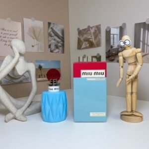 💹50✍️专柜版本
 一代红盖缪缪100ml
Miu Miu/缪缪 MIUMIU EDP女士香水复古褶皱100ml   
香调：花香调
前调：铃兰
中调：茉莉、玫瑰、绿叶
后调：Akigalawood