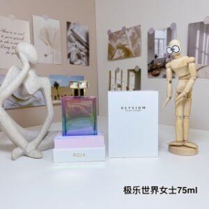 💹70✍️专柜版本
罗嘉德芬极乐世界女士75ml
Roja Dove Elysium Pour Femme, 2024
品牌:罗嘉德芬
调香师:Roja Dove
属性:女香
香调:果香花香调
前调:香柠檬橘子黑莓桃子
中调:小苍兰铃兰木兰茉莉天竺葵依兰牡丹
紫罗兰仙客来
后调:麝香粉红胡椒檀香木雪松香草