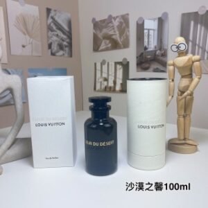 💹130✍️专柜版本
路易威登沙漠之馨100ml
Louis Vuitton Fleur du Désert
品牌：路易威登
属性：中性香
香调：花香东方调
前调：蜂蜜肉桂
中调：茉莉橙花玫瑰
后调：沉香（乌木）降龙涎香醚黄葵