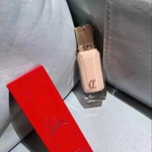 💹52✍️专柜版本
CL萝卜丁粉底液30ml！色号：10N#，10W#，05N#。