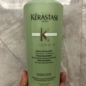 💹60✍️明通版本
卡诗双重功能洗发水1000ml，透明头私模，料体对版对味，最新打码，中文标和打码日期对得上，认质量的来，欢迎拿版对比，配喷头，可配中文标，需要下单备注，可冲正！