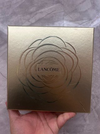 💹210✍️明通版本
兰蔻箐纯眼面礼盒两件套,包含:24版箐纯眼霜20ML+箐纯面霜60ML(清爽型/滋润型两款可选)配手提袋,送礼必备,产品都是明通版,分钱分货,认质量的来!