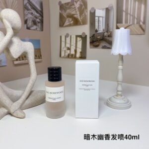 💹50✍️专柜版本
暗木幽香发香喷雾40ml
迪奥典藏版发香系列
