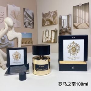 💹60✍️专柜版本
蒂齐纳·泰伦斯罗马之南100ml
Tiziana Terenzi Kirke, 2015
品牌：蒂齐纳·泰.
调香师：Paolo Terenzi
属性：中性香
香调：果香西普调
前调：百香果桃子梨树莓醋栗叶沙子
中调：铃兰
后调：麝香檀香木香草广藿香天芥菜