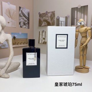 💹75✍️专柜版本
1987#皇家琥珀75ml
梵克雅宝非凡珍藏系列-
Van Cleef & Arpels Ambre Impérial, 2015
品牌:梵克雅宝
调香师:Quentin Bisch
属性:中性香
香调:辛辣东方调
前调:粉红胡椒香柠檬
中调:琥珀零陵香豆香草安息香脂
后调:木质香