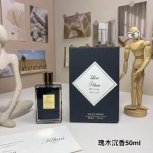 💹50✍️专柜版本
凯利安瑰木沉香50ml
Kilian Love by Kilian Rose and Oud, 2019

品牌：凯利安
调香师：Calice Becker
属性：中性香
香调：东方调
玫瑰沉香（乌木）棉花软糖